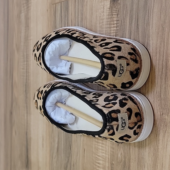 UGG leopard print pony hair flats, size US 7.5 - Picture 10 of 12